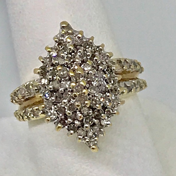 Jewelry - 1.05 ctw real diamond ring in 10 kt yellow gold
